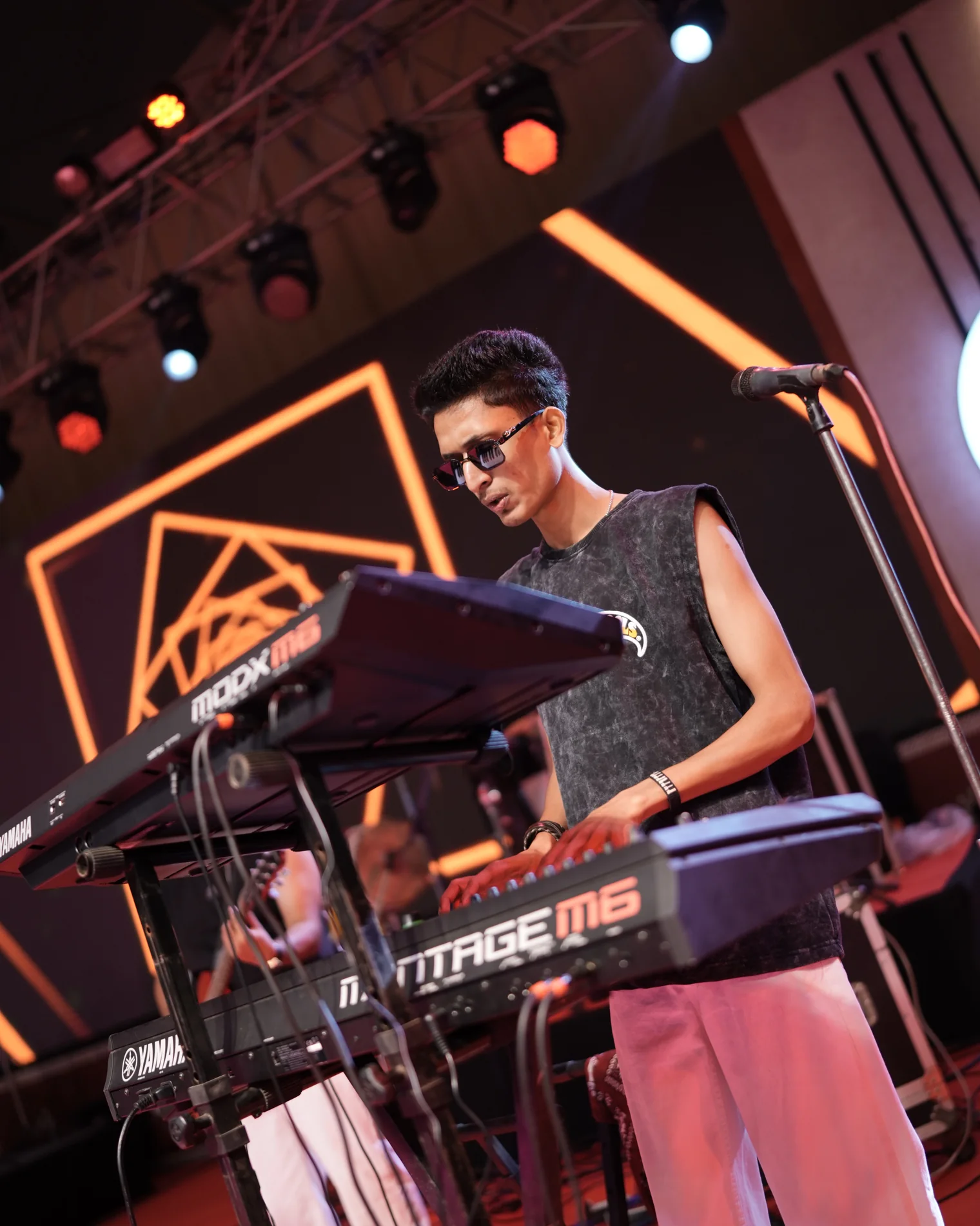 Dev Patel, Keys and arrangement